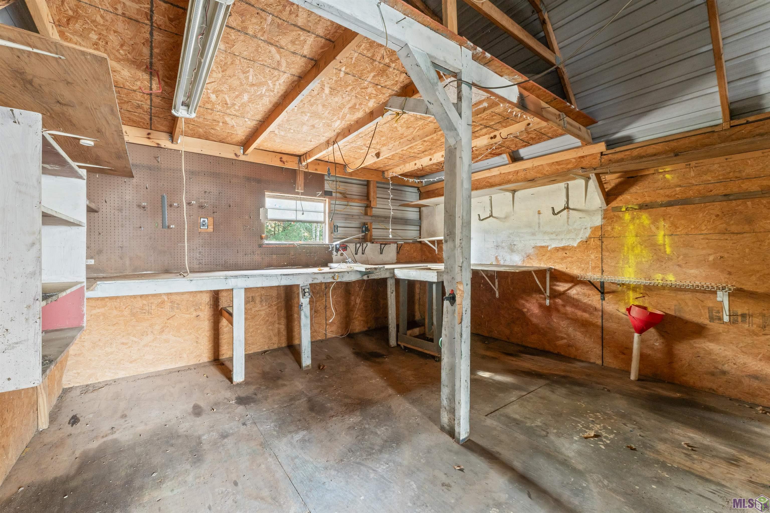 12734 Mustang Avenue Baton Rouge, LA 70818 - Photo 33 of 33 Outbuilding Interior (Workstation Area)