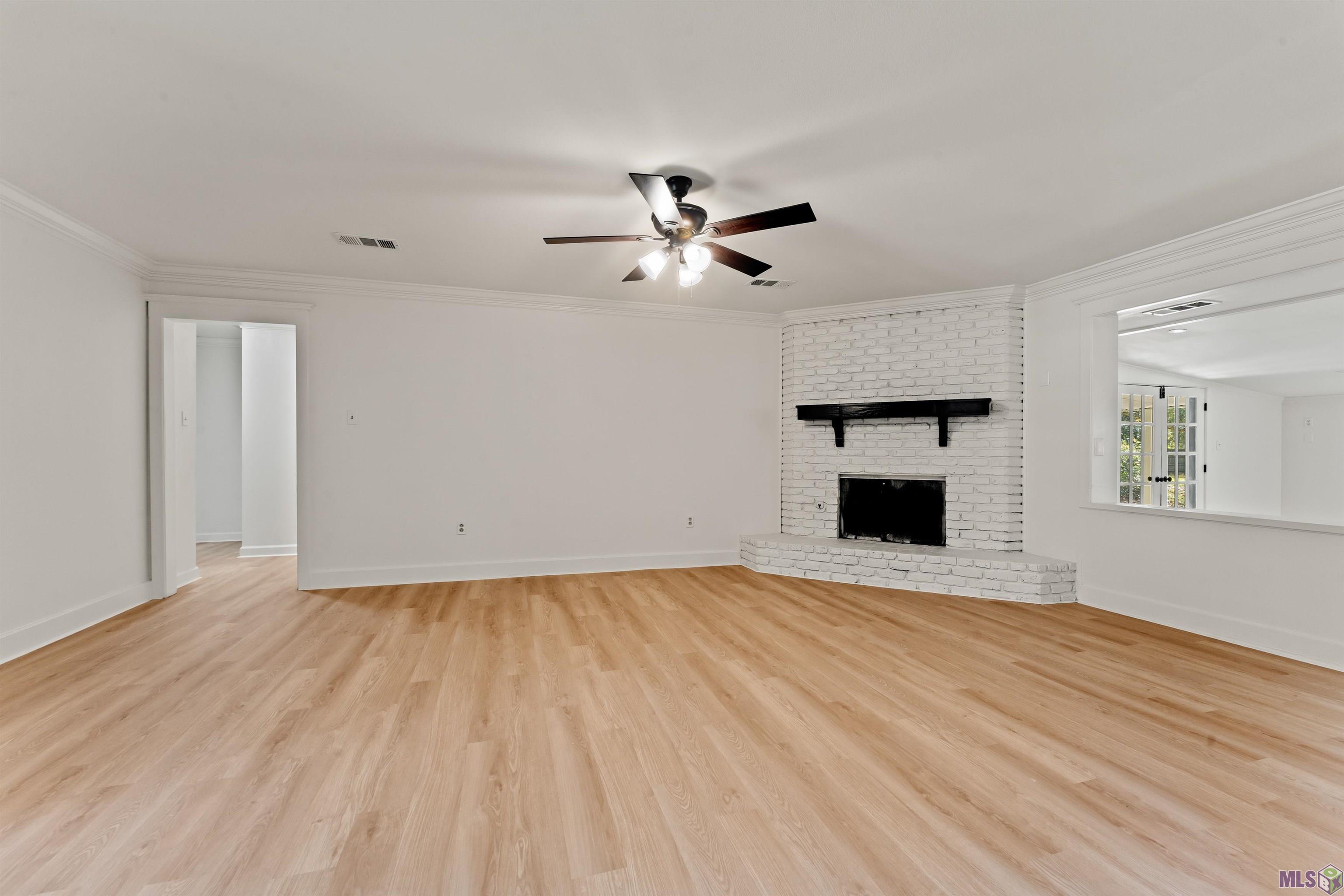 12734 Mustang Avenue Baton Rouge, LA 70818 - Photo 9 of 33 Living Room (Alternate View)
