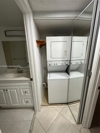 $2,300 | 1200 Southwest 124th Terrace, Unit 202O, Pembroke Pines, FL 33027