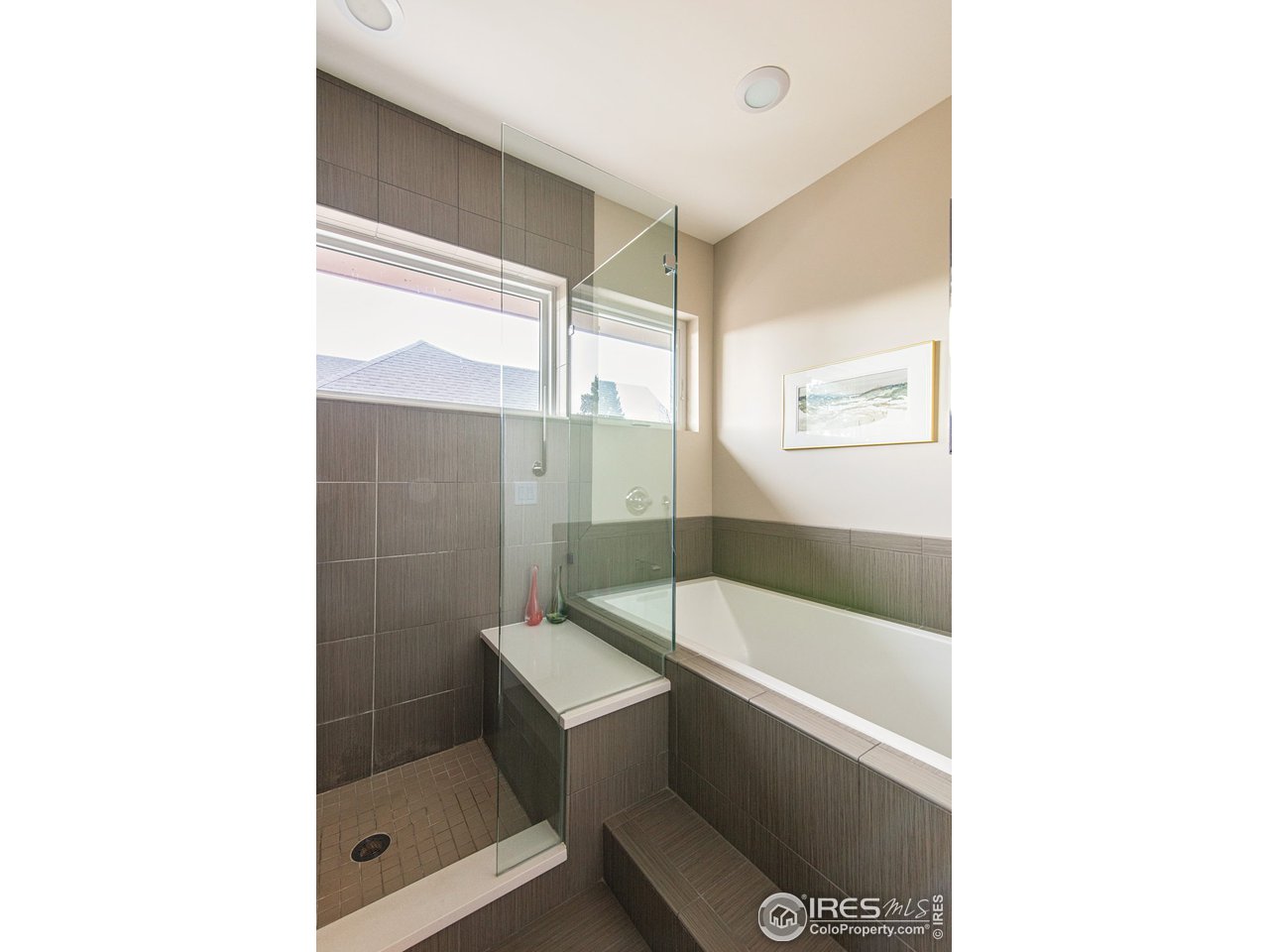 3969 Springleaf Lane Boulder, CO 80304 - Photo 22 of 40 Primary bathroom has both shower and tub