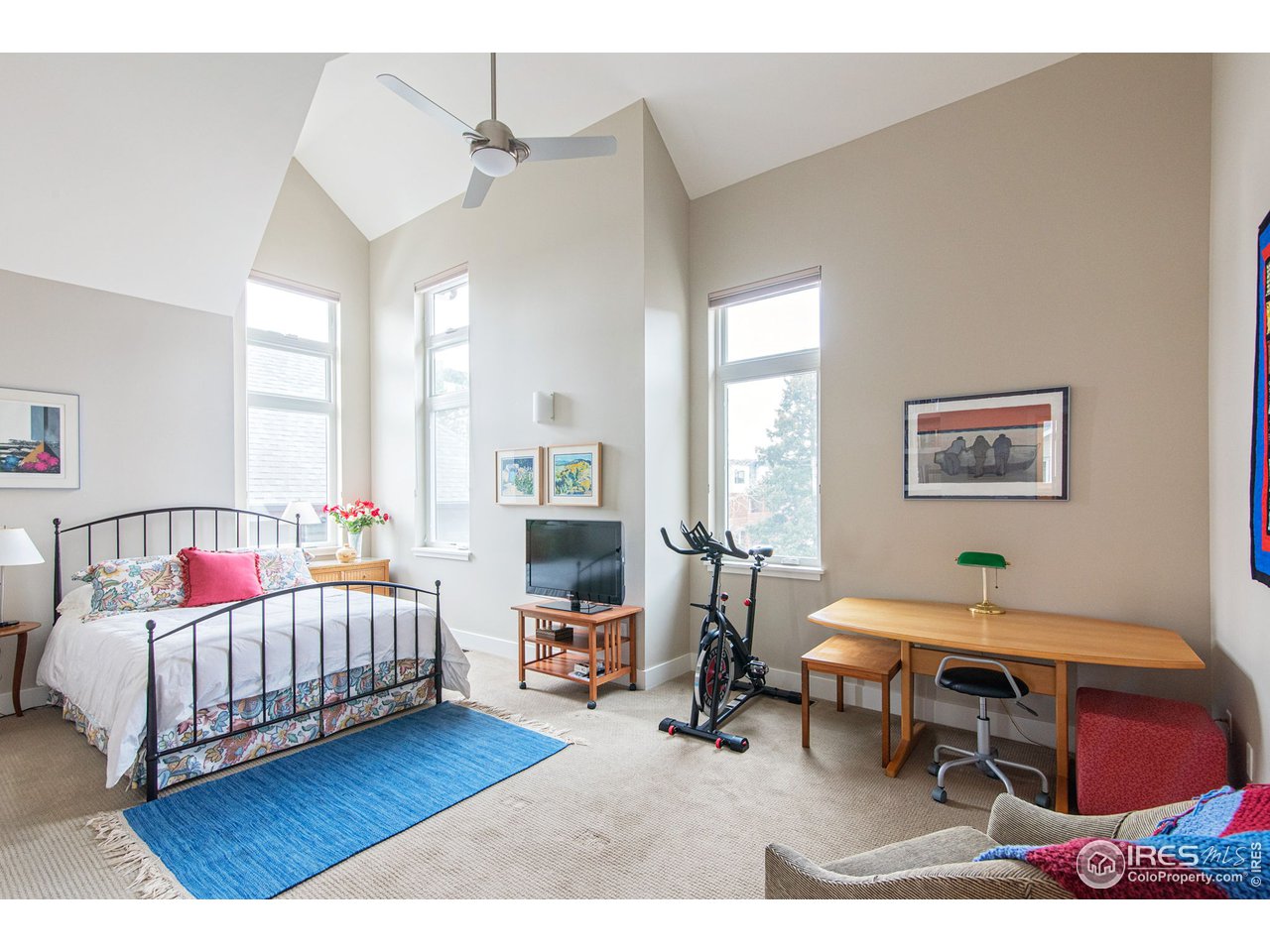 3969 Springleaf Lane Boulder, CO 80304 - Photo 25 of 40 Secondary bedroom - spacious & vaulted ceilings