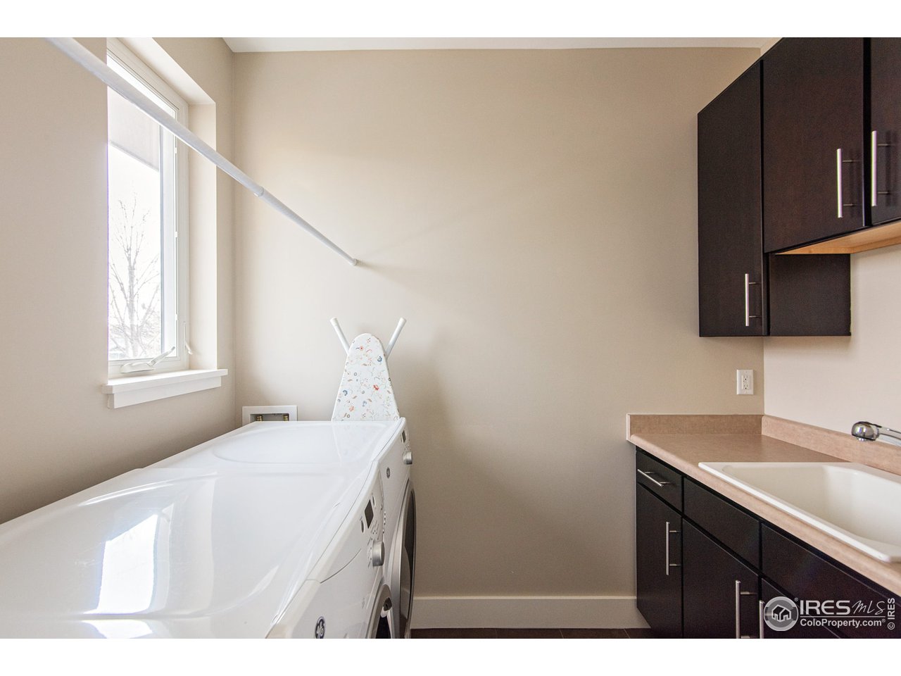 3969 Springleaf Lane Boulder, CO 80304 - Photo 29 of 40 Upper level laundry with sink!