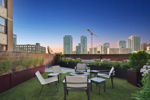 $335,000 | 849 North Franklin Street, Unit 1211, Chicago, IL 60610