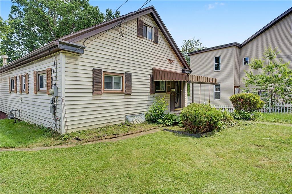 212 Singer Avenue McKees Rocks, PA 15136 - Photo 6 of 38