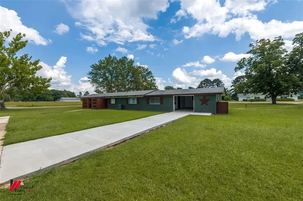 $139,900 | 300 South Main Street, Springhill, LA 71075