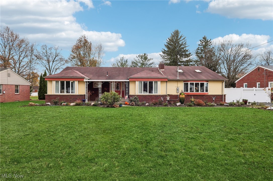 753 Ewing Road Youngstown, OH 44512 - Photo 1 of 47 Ranch-style house with a front lawn