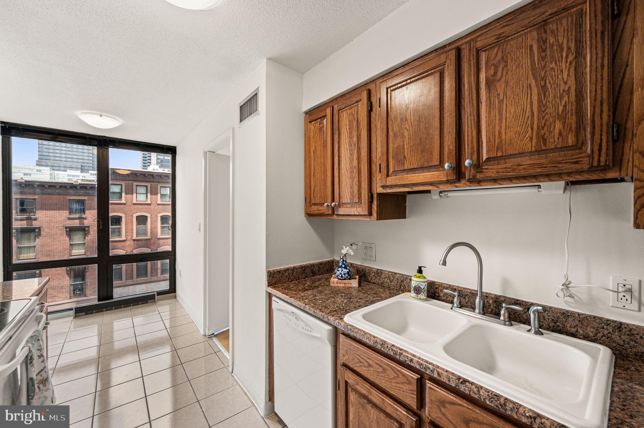 2018 Walnut Street, Unit 5B Philadelphia, PA 19103 - Photo 8 of 43 Kitchen
