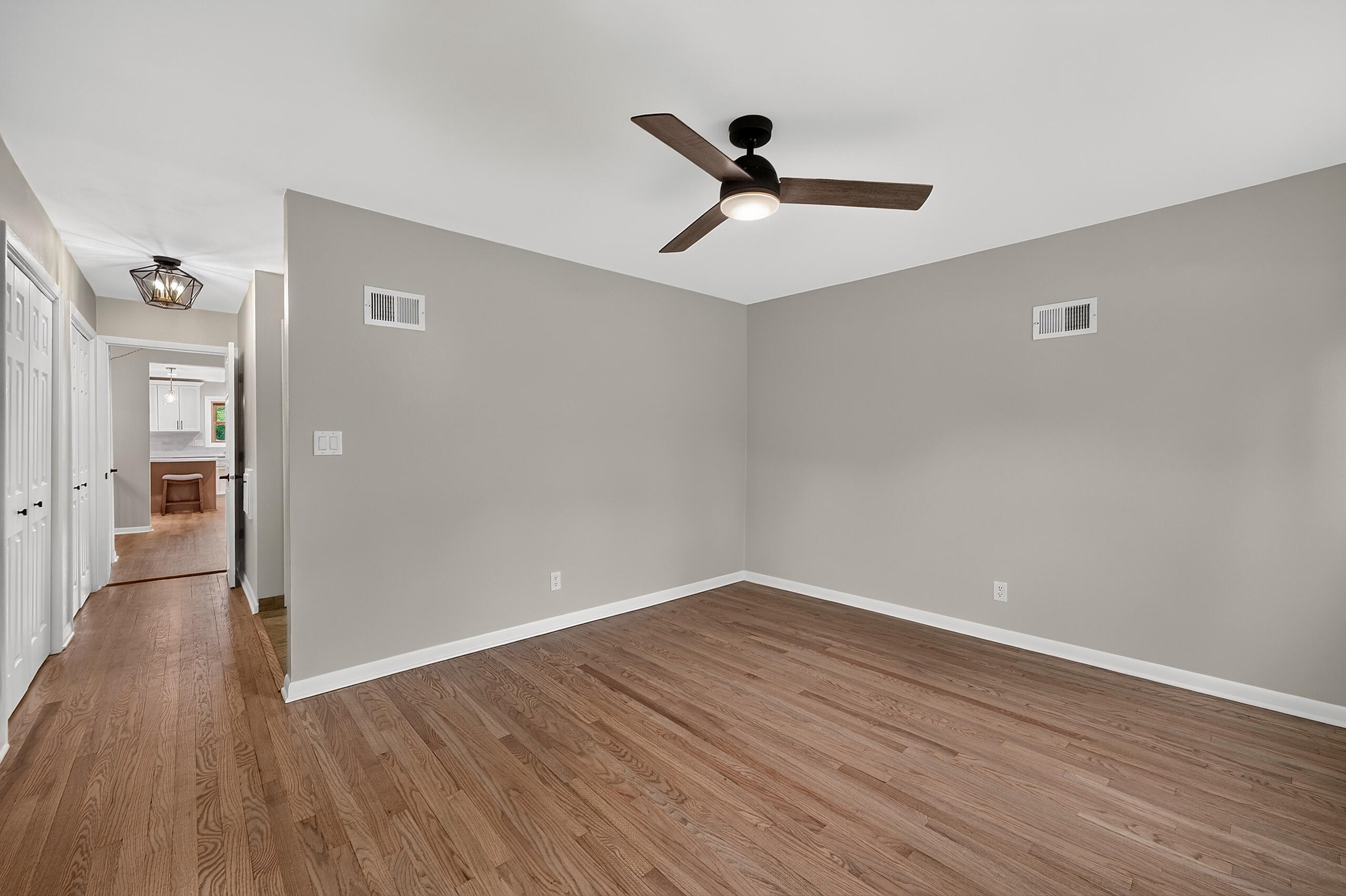 8153 West Holly Road Mequon, WI 53097 - Photo 12 of 42 025_DH100131