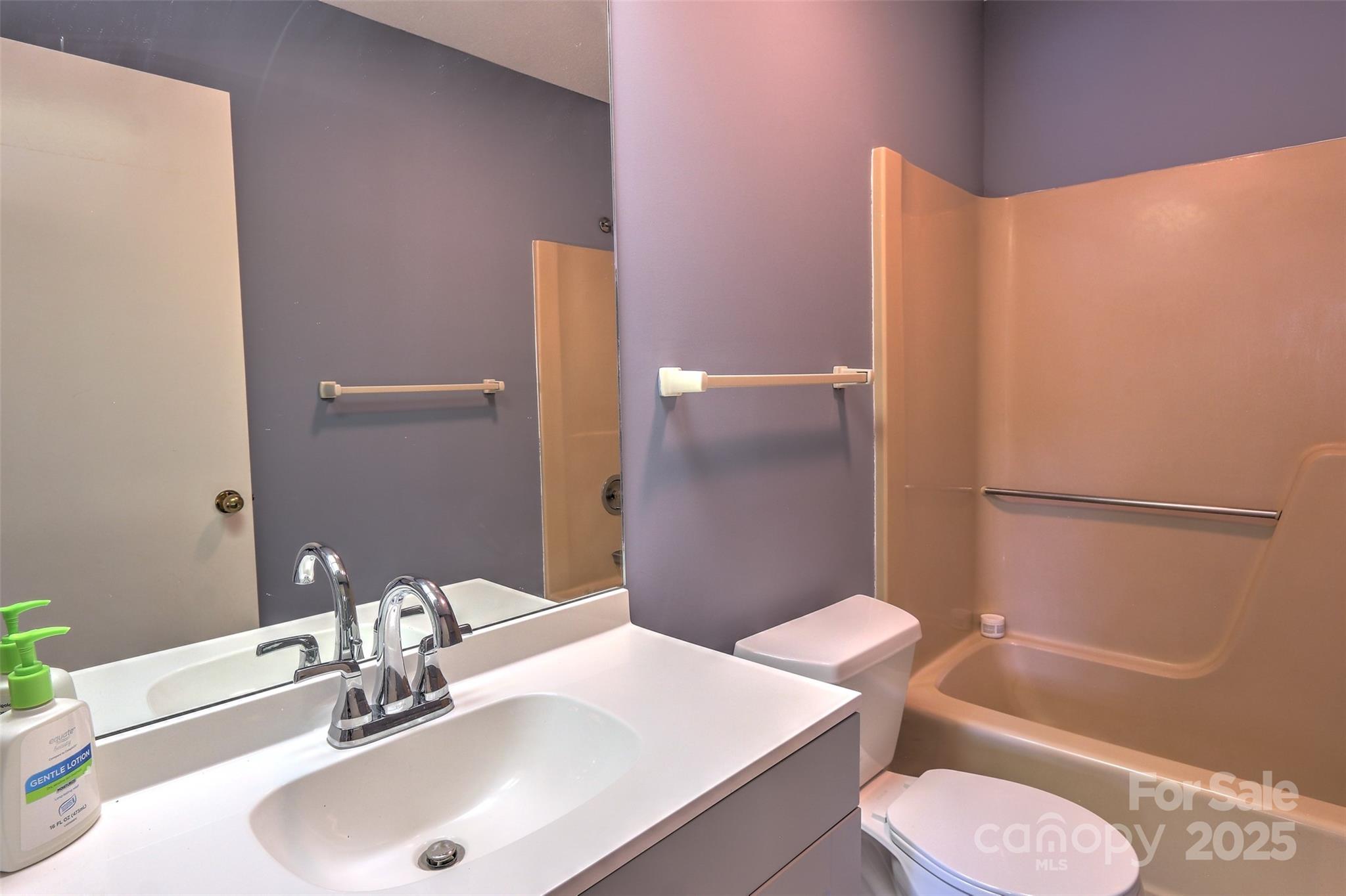 5 Gumtree Road, Unit D3 Hilton Head Island, SC 29926 - Photo 11 of 17 a bathroom with a sink toilet and shower