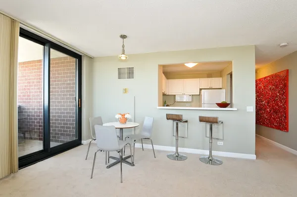 $1,750 | 3660 North Lake Shore Drive, Unit 4312, Chicago, IL 60613
