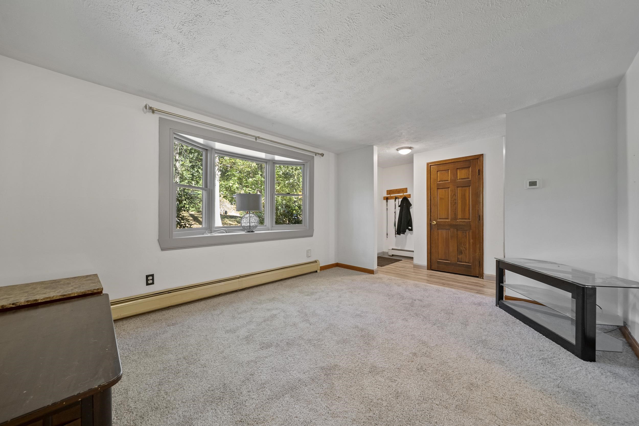 10 Overledge Drive Derry, NH 03038 - Photo 2 of 18