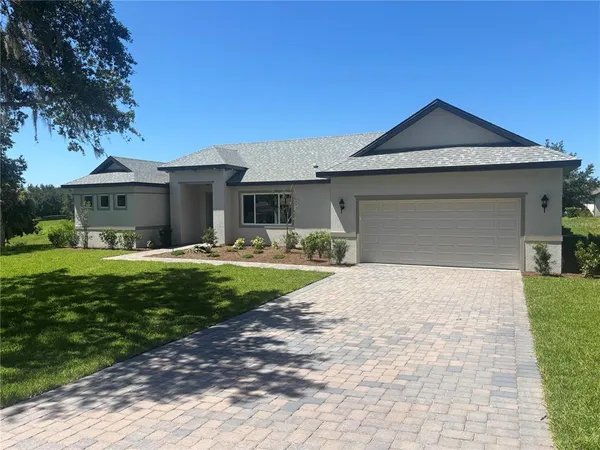 $395,900 | 5540 Saddleback Court, Lady Lake, FL 32159