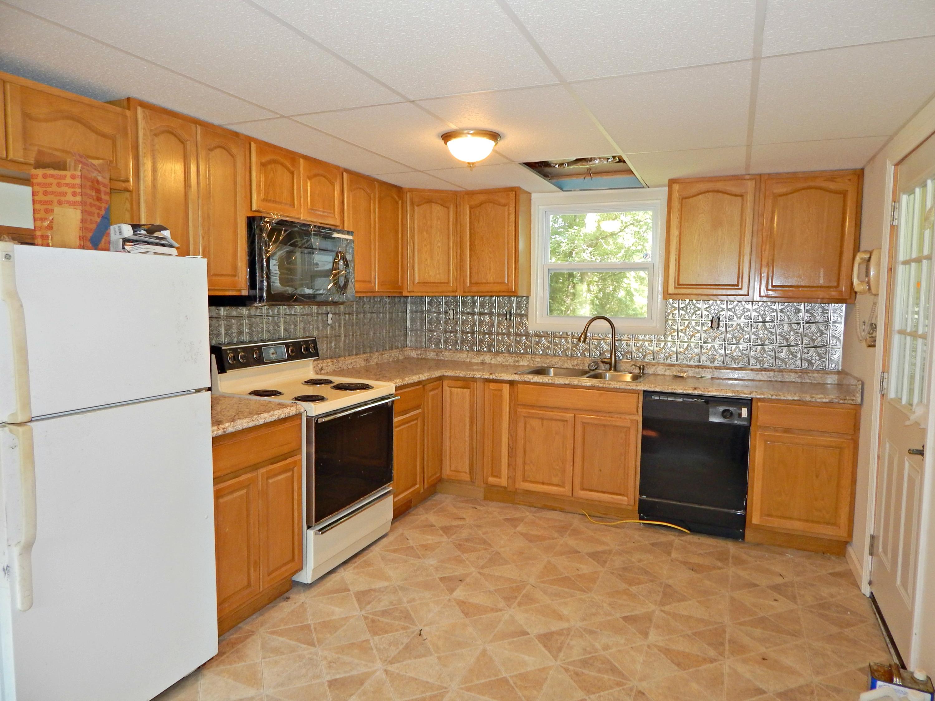 317 Lee Road Clinton, TN 37716 - Photo 2 of 11 6