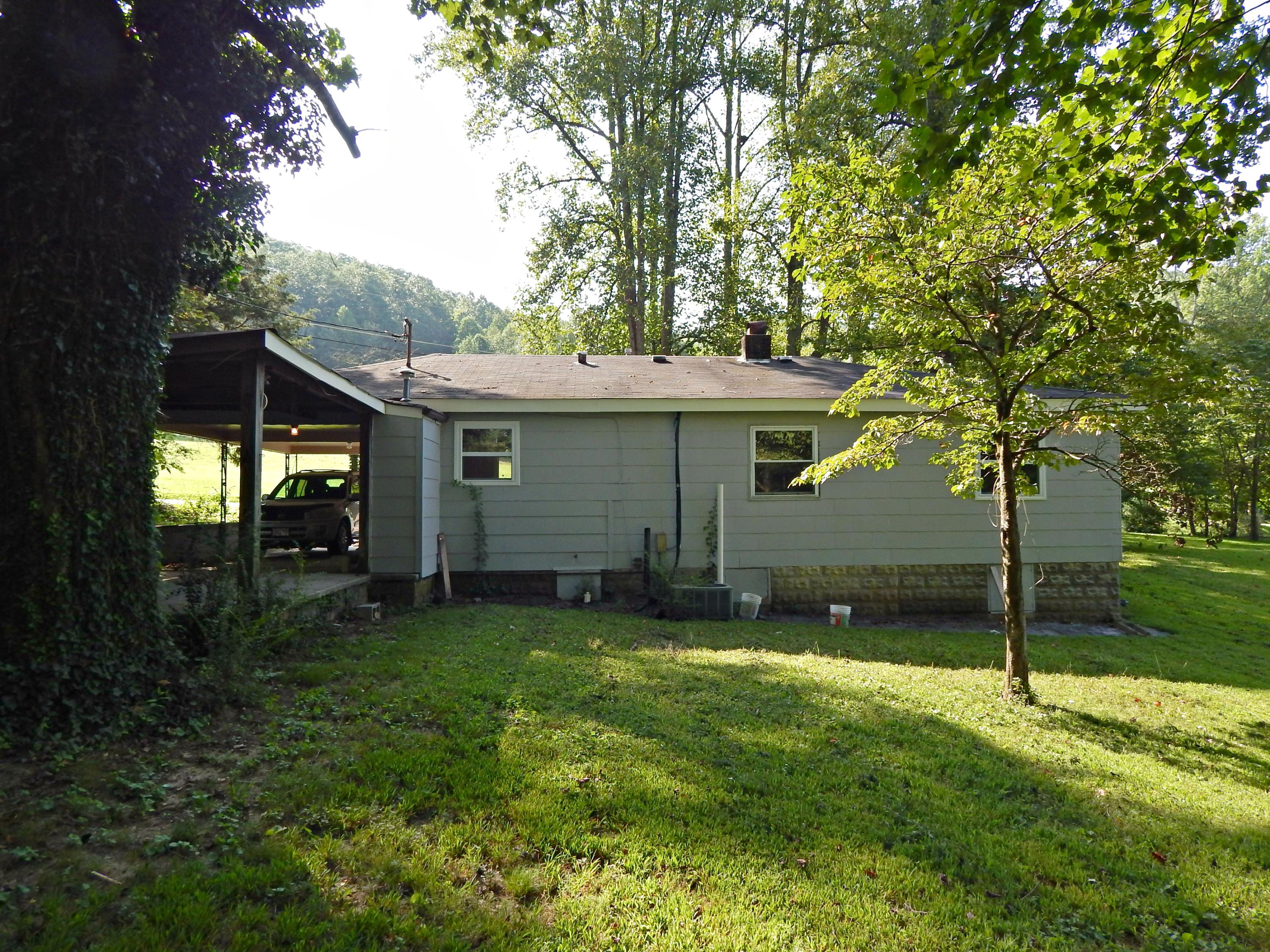 317 Lee Road Clinton, TN 37716 - Photo 5 of 11 5