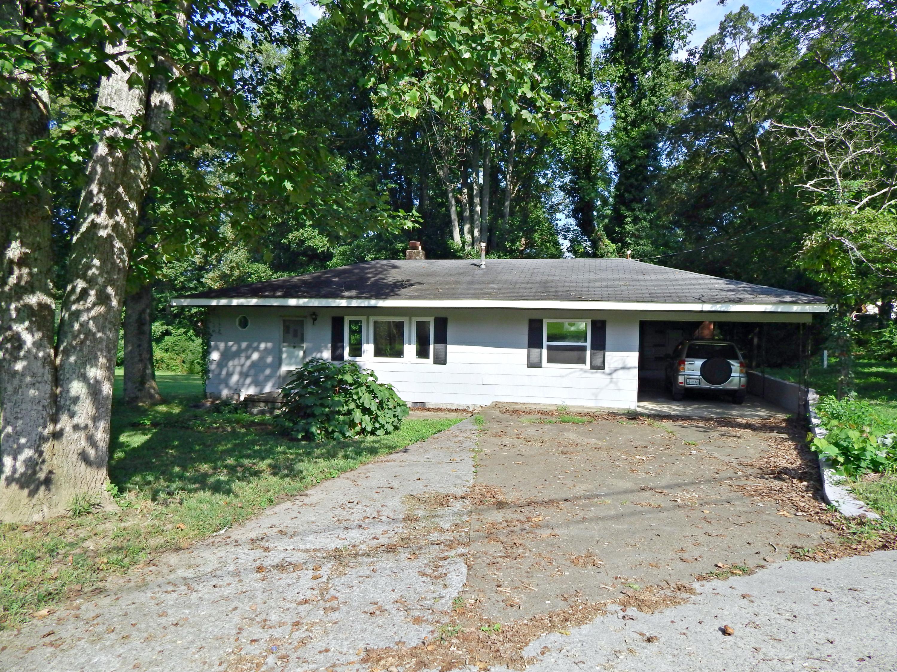 317 Lee Road Clinton, TN 37716 - Photo 8 of 11 2