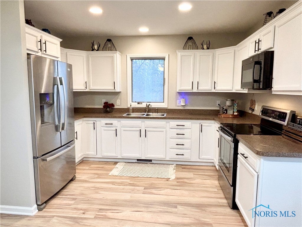 6853 Seaman Road Oregon, OH 43616 - Photo 31 of 50 Beautiful kitchen!