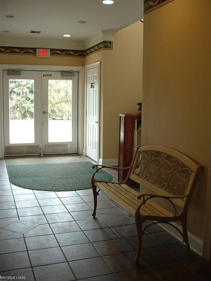 39182 Hayes Road Clinton Township, MI 48038 - Photo 3 of 27 Foyer Entry