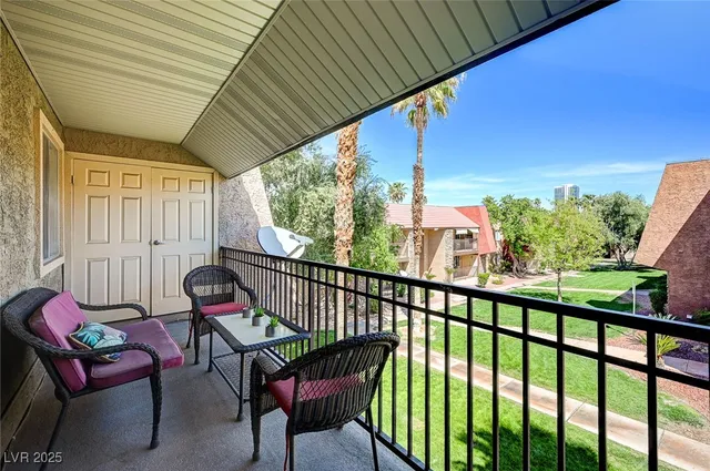 $1,400 | 5101 River Glen Drive, Unit 136, Las Vegas, NV 89103