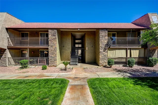 $1,400 | 5101 River Glen Drive, Unit 136, Las Vegas, NV 89103