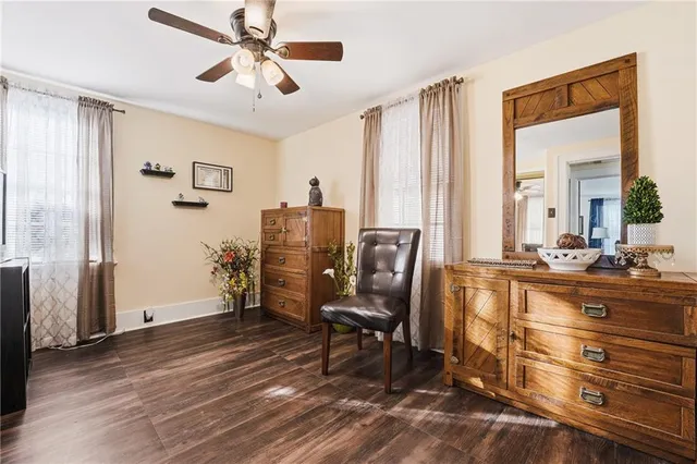 a view of a livingroom with furniture and a ceiling fan