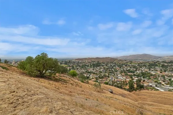 $1,400,000 | 7350 Live Oak Drive, Jurupa Valley, CA 92509