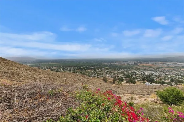 $1,400,000 | 7350 Live Oak Drive, Jurupa Valley, CA 92509