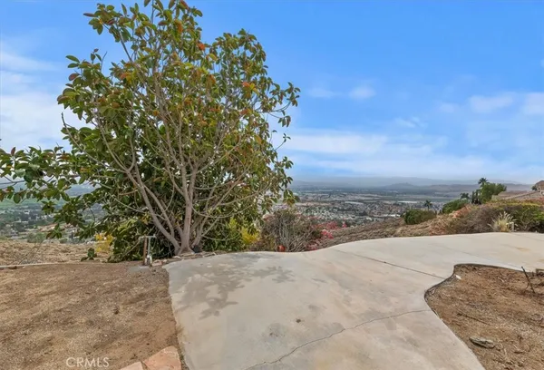 $1,400,000 | 7350 Live Oak Drive, Jurupa Valley, CA 92509