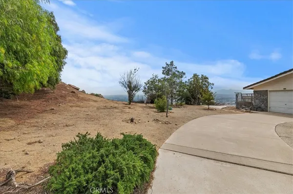 $1,400,000 | 7350 Live Oak Drive, Jurupa Valley, CA 92509