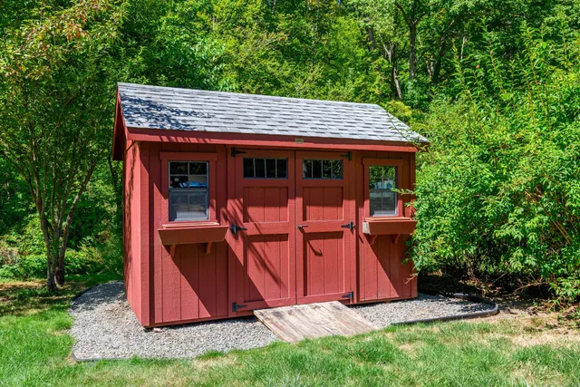 a view of outdoor space yard and porch
