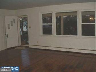 725 Elgin Road Newtown Square, PA 19073 - Photo 3 of 6 Living Room
