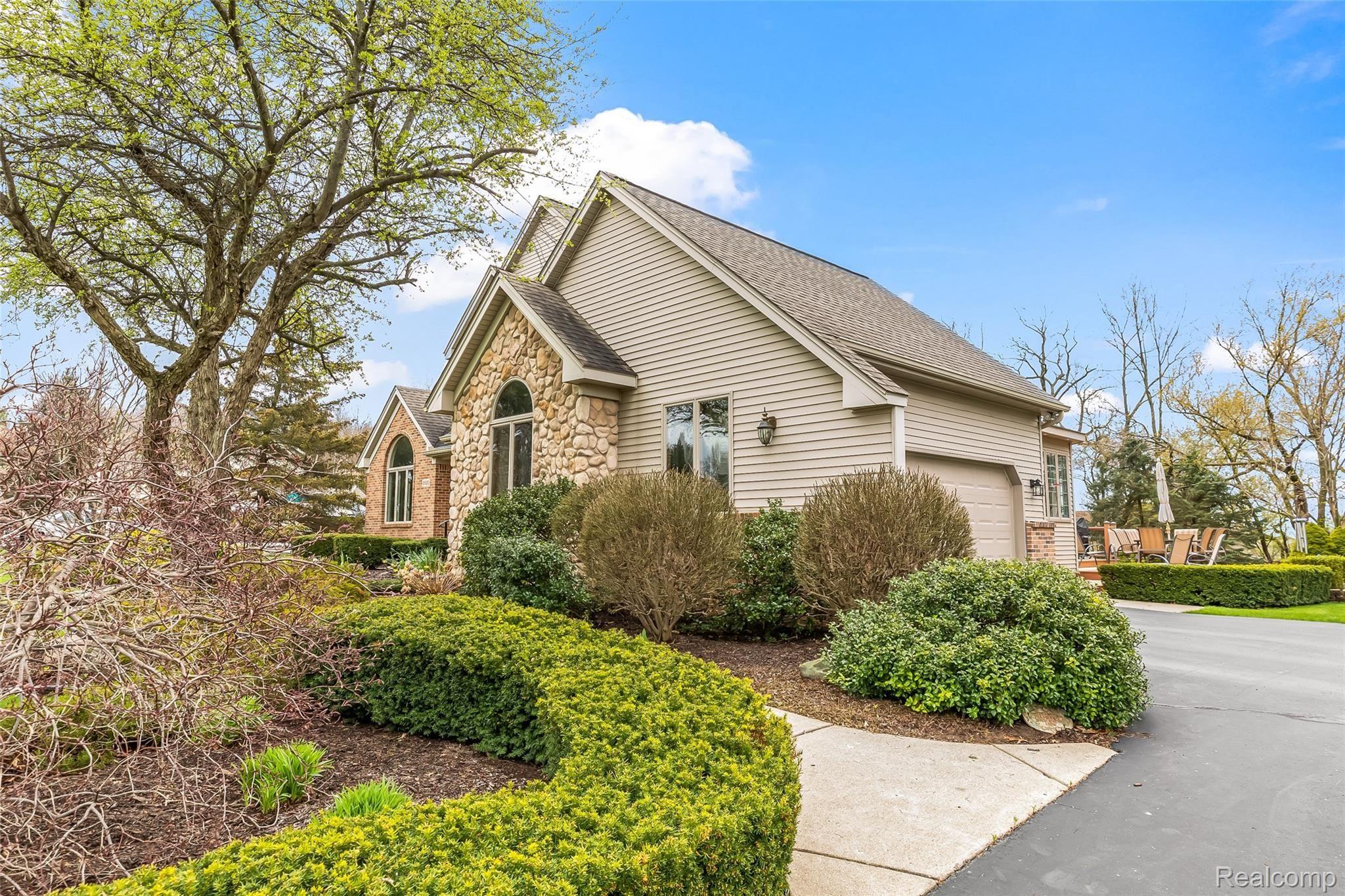 8620 South Ridge Drive Howell, MI 48843 - Photo 3 of 52 3.Front
