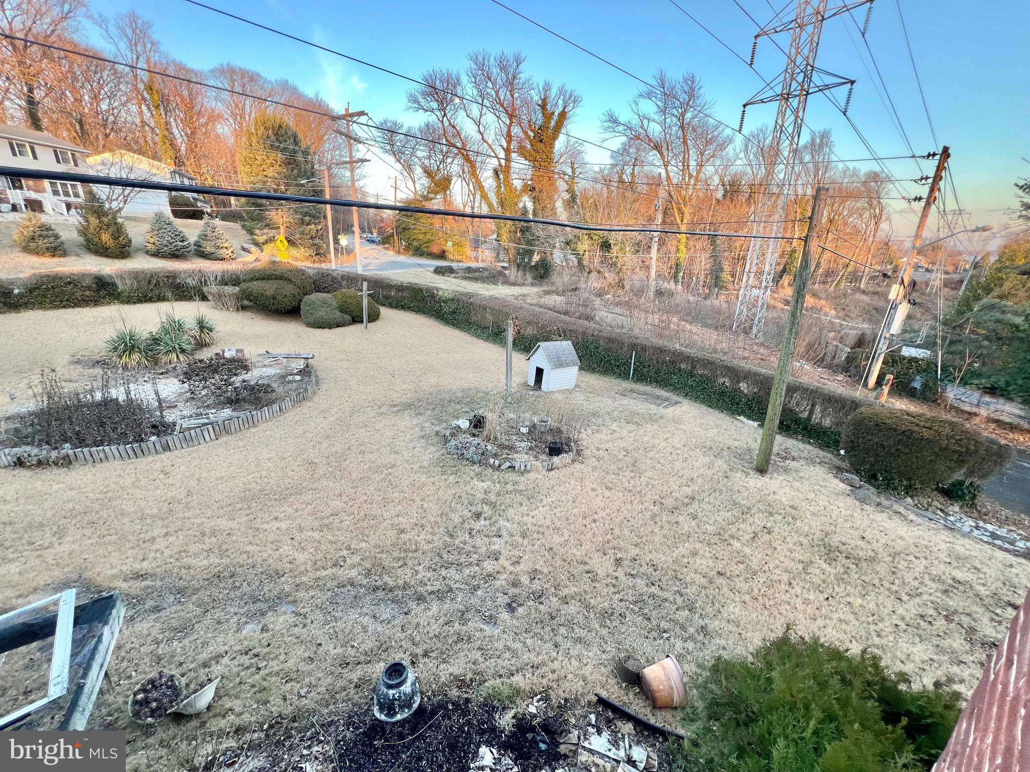 29 Beekman Road Wilmington, DE 19809 - Photo 3 of 32 a view of a backyard of the house