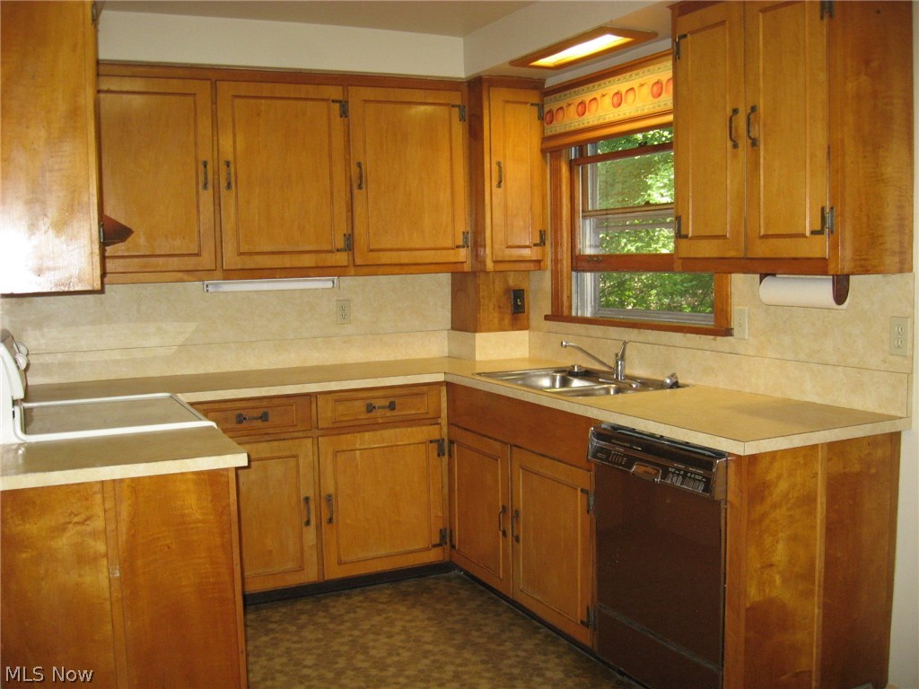6457 Coleridge Road Painesville, OH 44077 - Photo 6 of 30