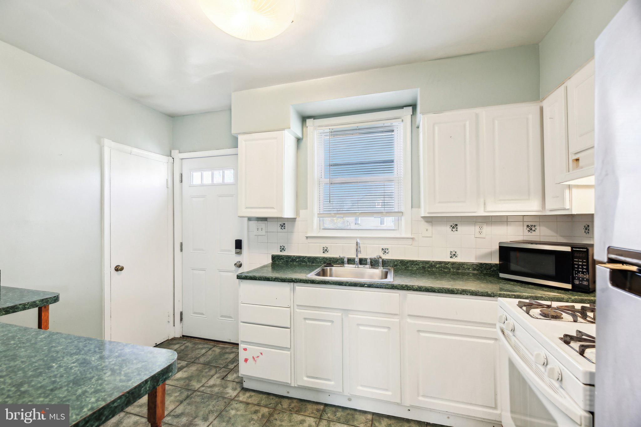 4504 Garrison Boulevard Baltimore, MD 21215 - Photo 13 of 42