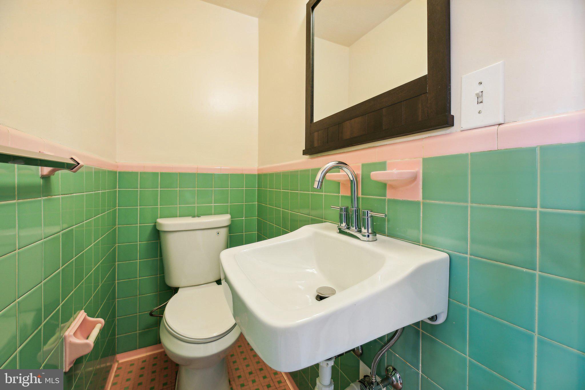 4504 Garrison Boulevard Baltimore, MD 21215 - Photo 15 of 42