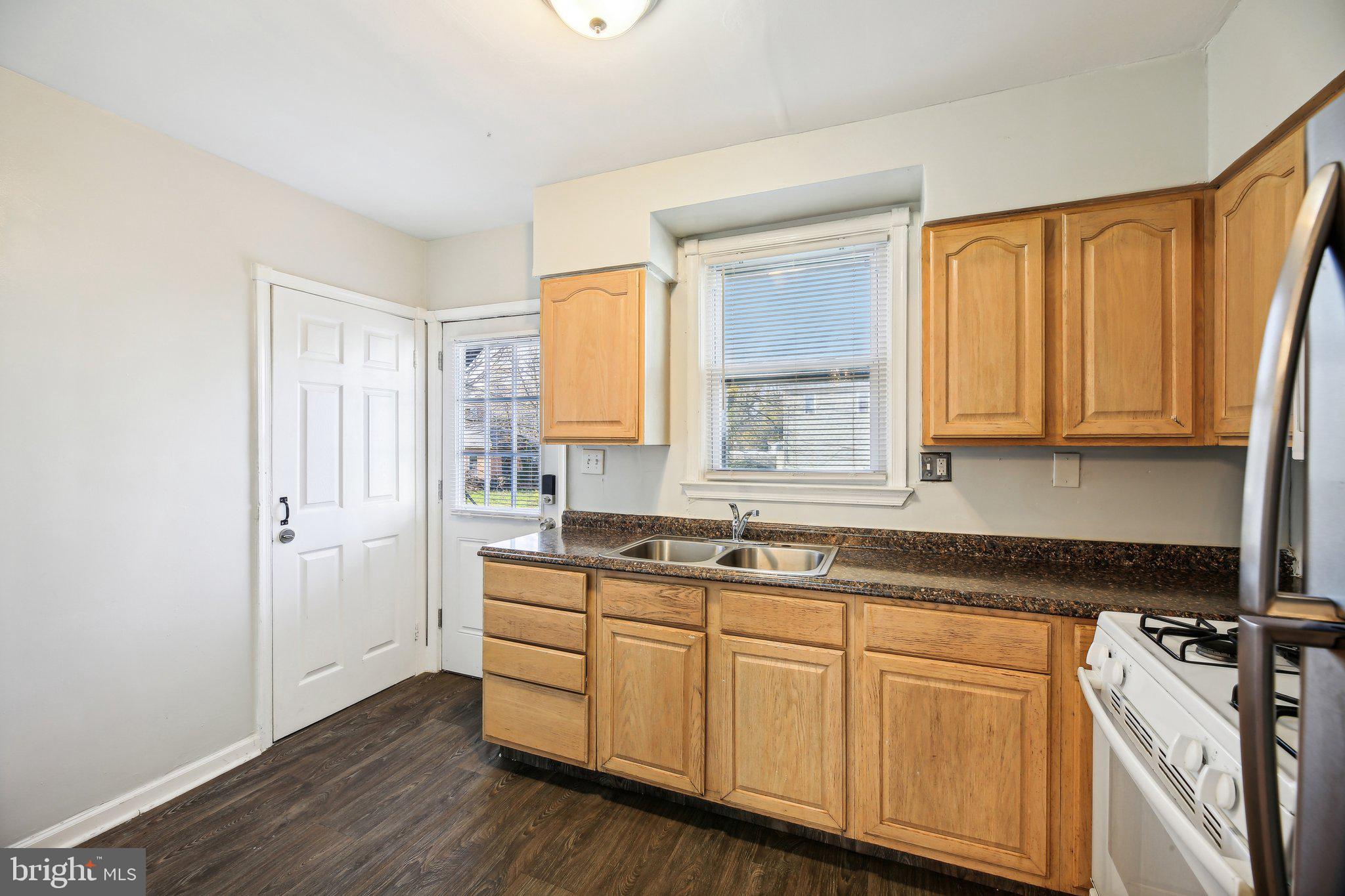 4504 Garrison Boulevard Baltimore, MD 21215 - Photo 10 of 42