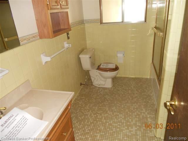 33708 Klein Road Fraser, MI 48026 - Photo 6 of 10 klein5