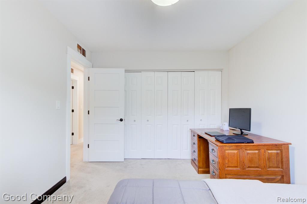 2329 Columbia Road Berkley, MI 48072 - Photo 27 of 40