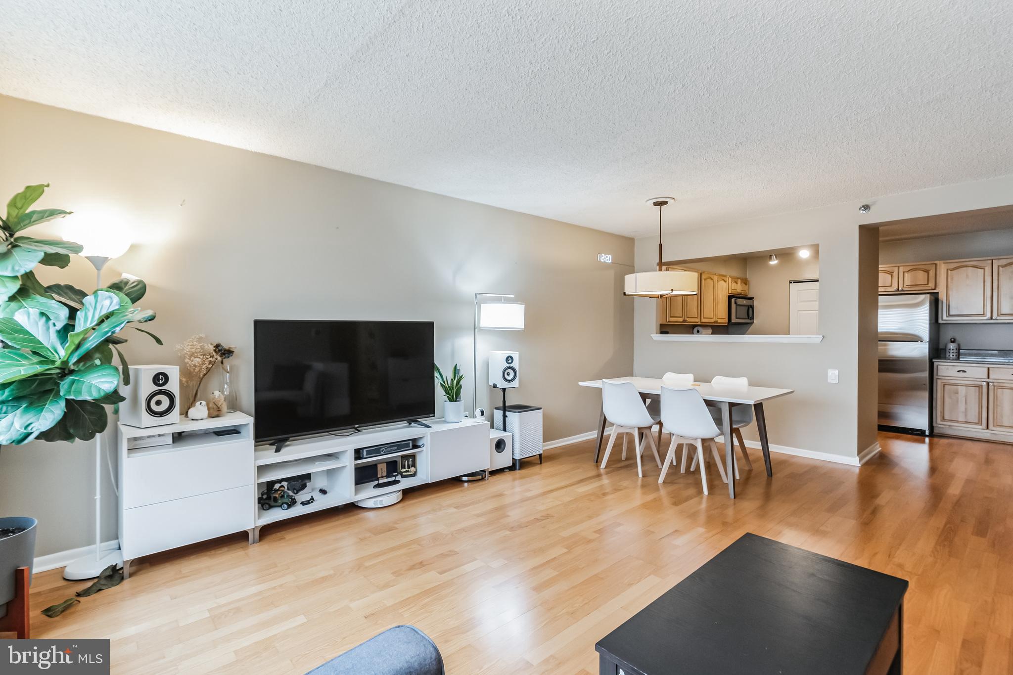 2201 Cherry Street, Unit 603 Philadelphia, PA 19103 - Photo 13 of 32 a living room with furniture and a flat screen tv