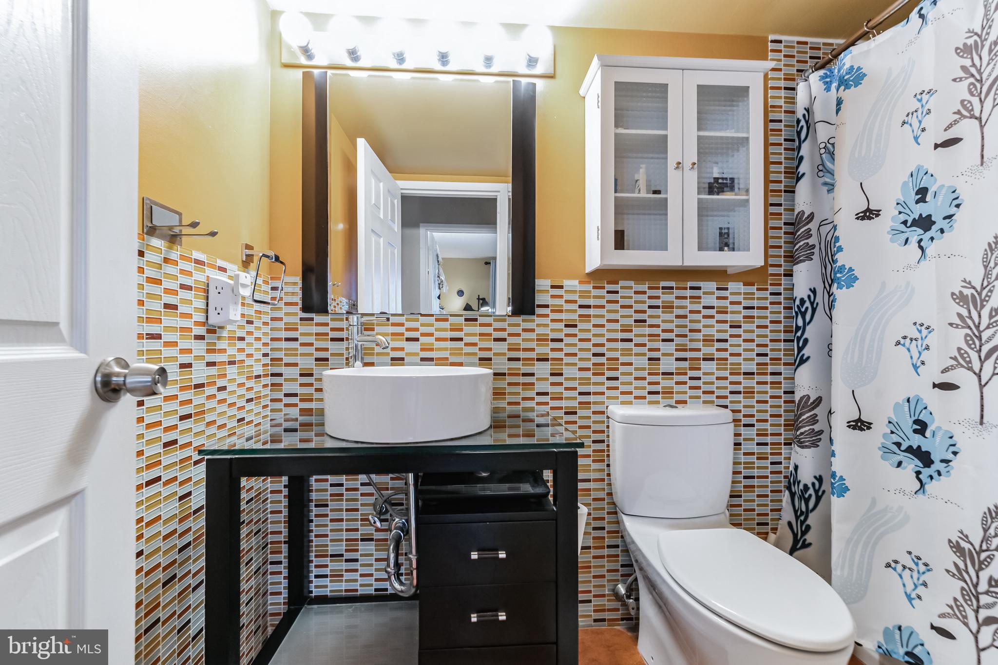 2201 Cherry Street, Unit 603 Philadelphia, PA 19103 - Photo 25 of 32 a bathroom with a toilet sink and mirror
