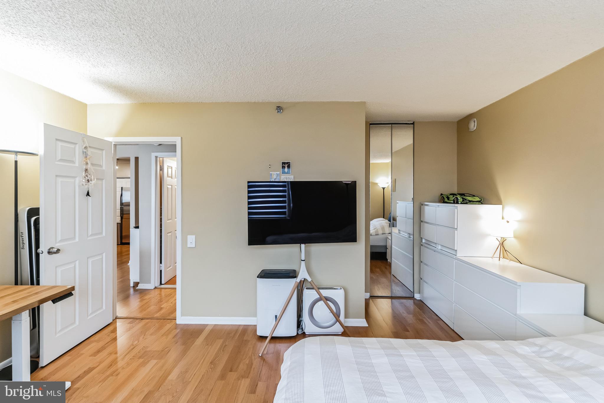 2201 Cherry Street, Unit 603 Philadelphia, PA 19103 - Photo 28 of 32 a living room with furniture and a flat screen tv