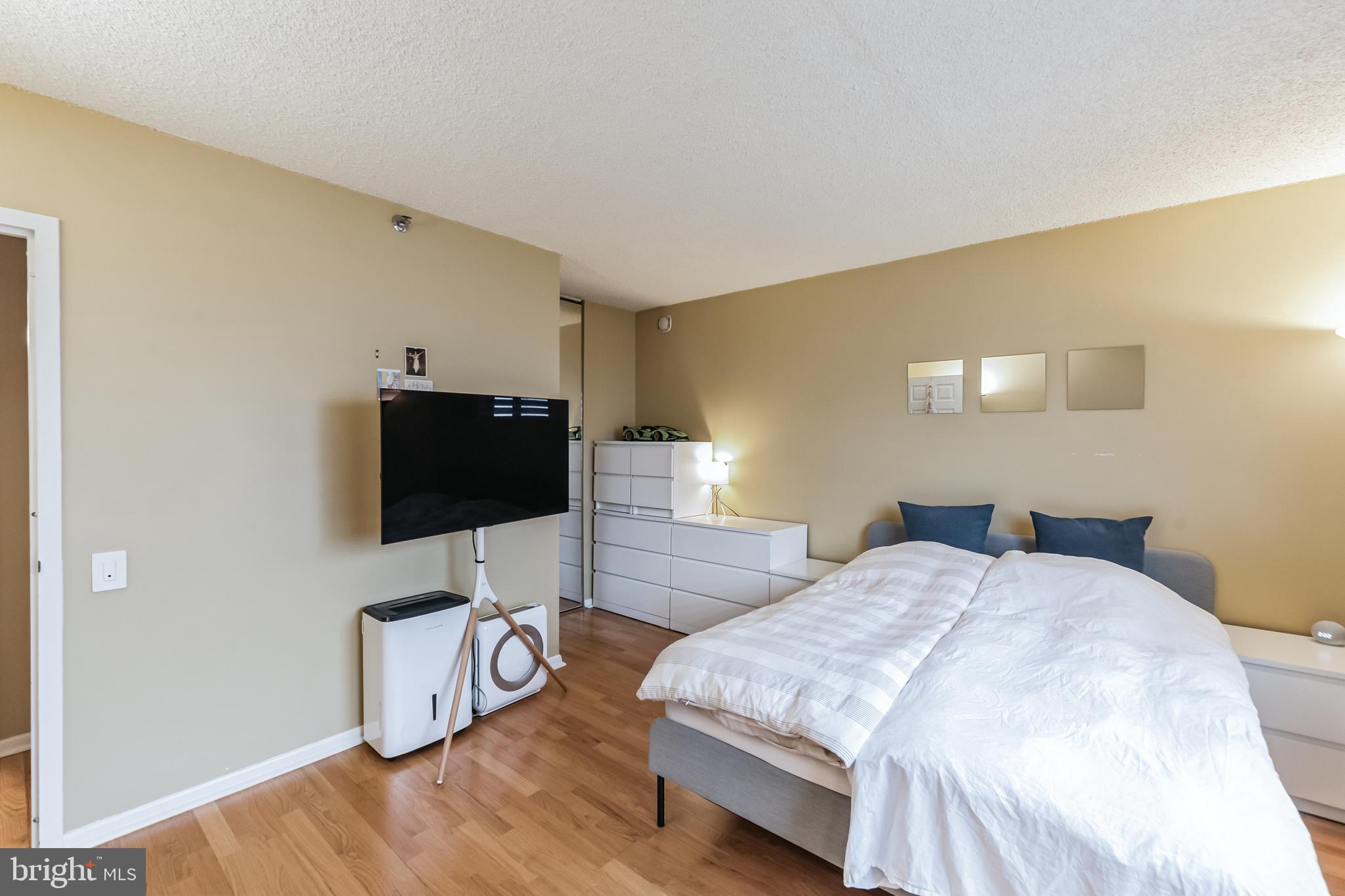 2201 Cherry Street, Unit 603 Philadelphia, PA 19103 - Photo 29 of 32 a bedroom with a bed and a flat screen tv