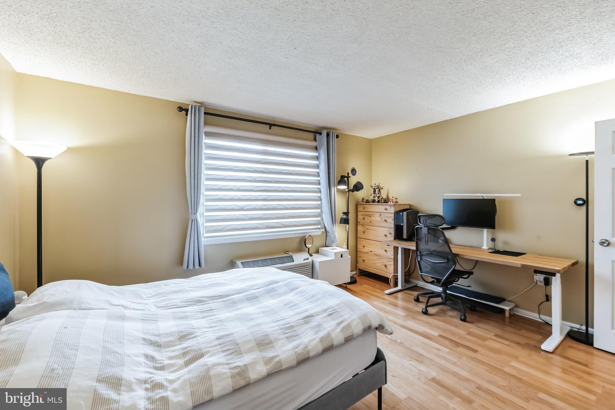 2201 Cherry Street, Unit 603 Philadelphia, PA 19103 - Photo 30 of 32 a bedroom with a bed and a desk