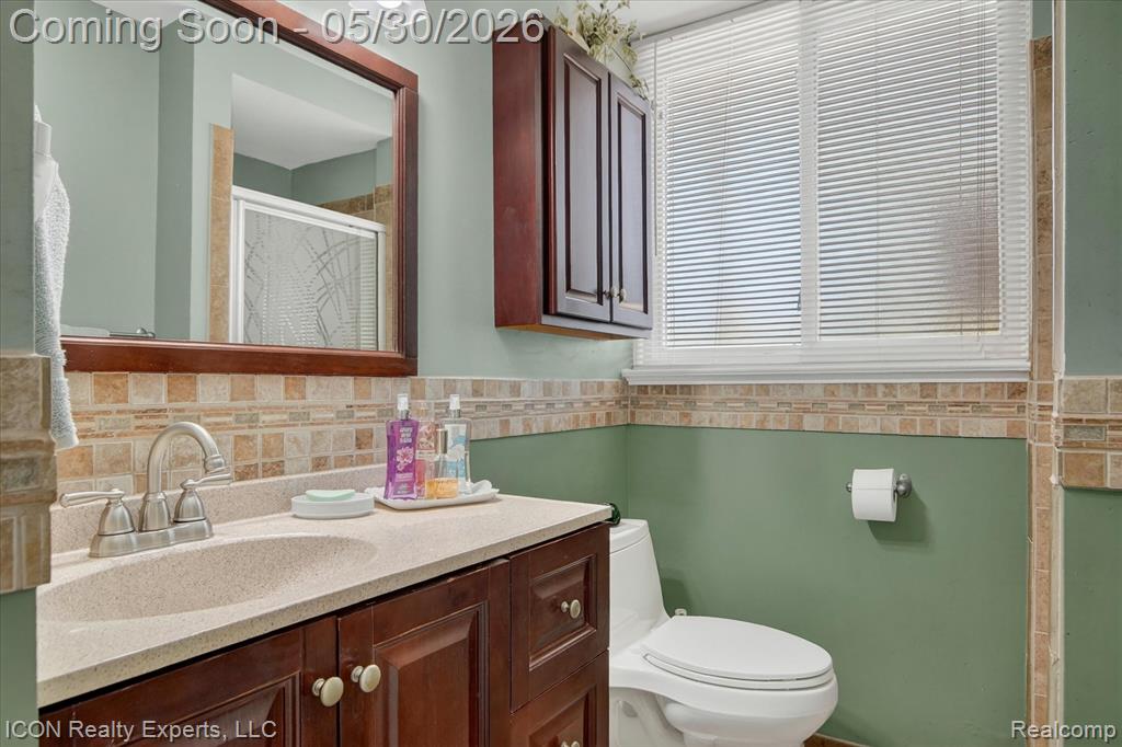 1869 Middle Trail Road Walled Lake, MI 48390 - Photo 27 of 46