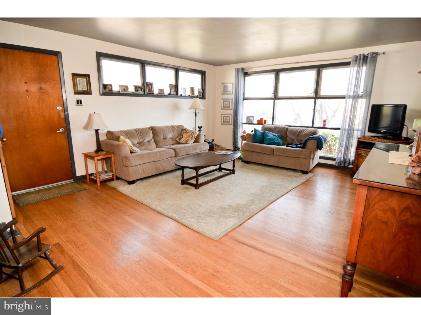 2340 Poplar Road Havertown, PA 19083 - Photo 3 of 24 Living Room