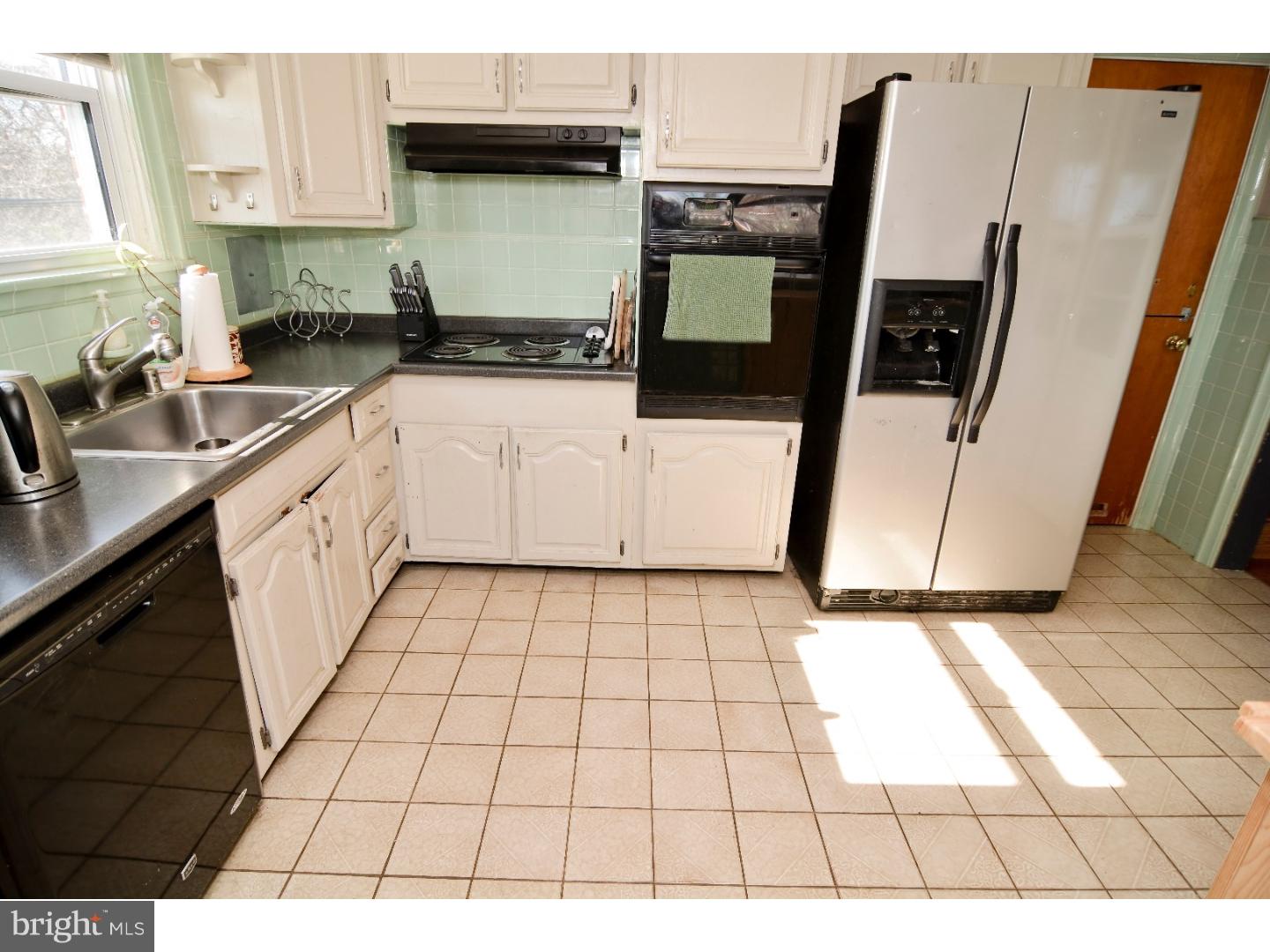 2340 Poplar Road Havertown, PA 19083 - Photo 8 of 24 Kitchen