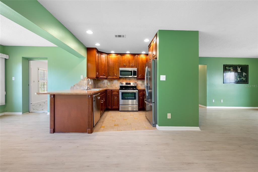 8440 Brentwood Road Seminole, FL 33777 - Photo 3 of 24
