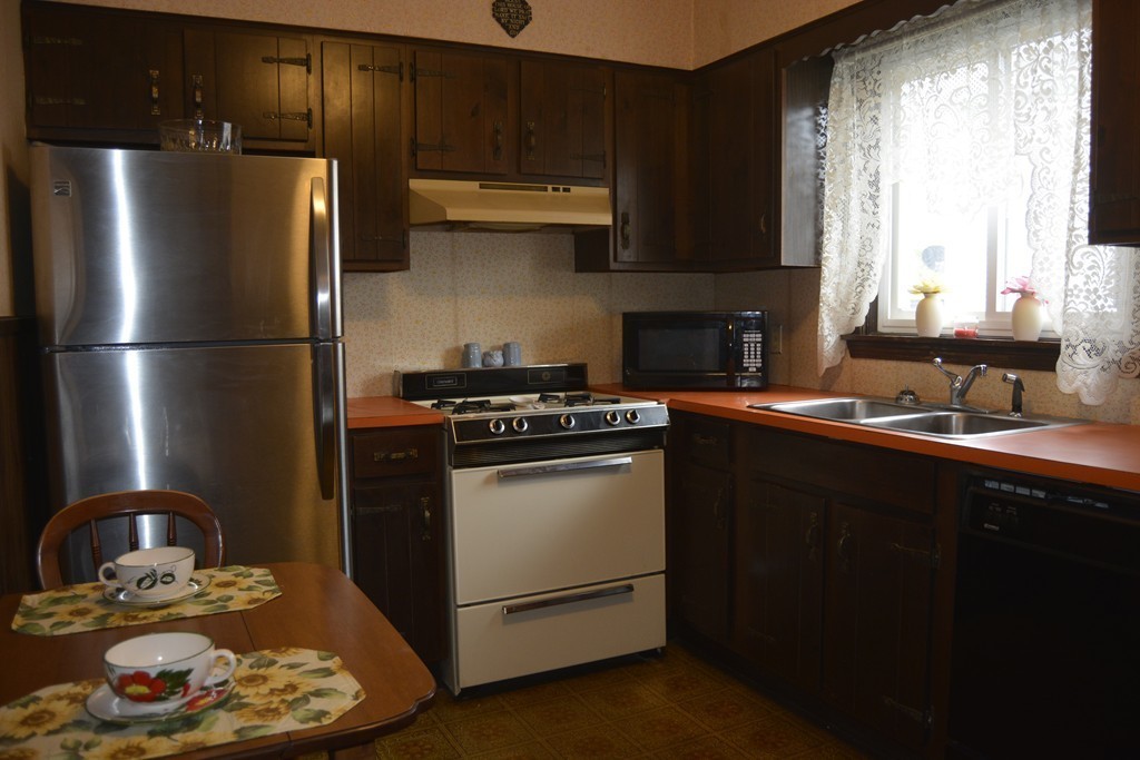 493 William Street Fall River, MA 02721 - Photo 10 of 16