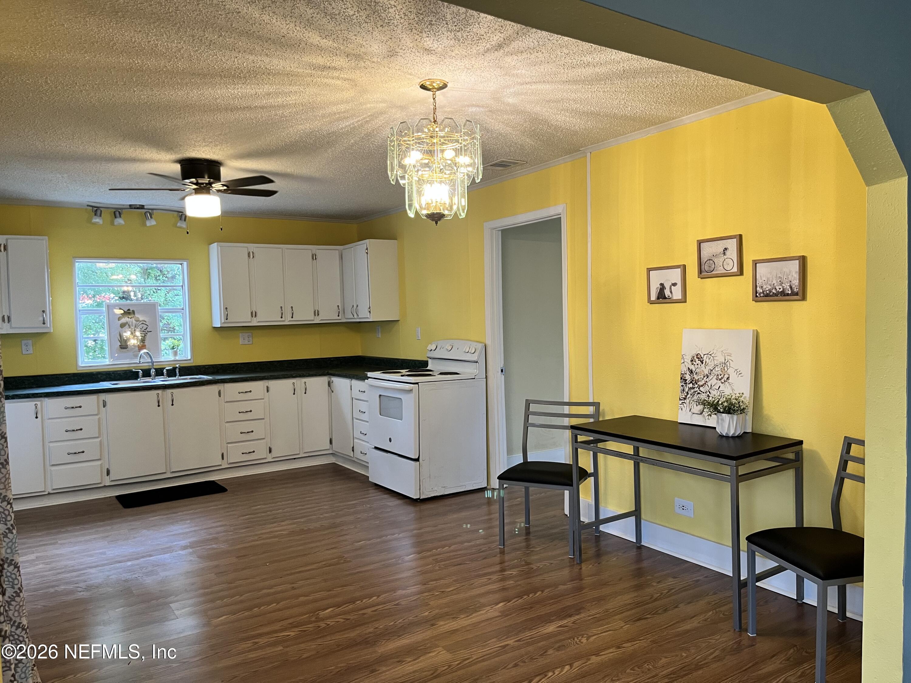 624 North Lake Street Starke, FL 32091 - Photo 18 of 34 a kitchen with a table and chairs