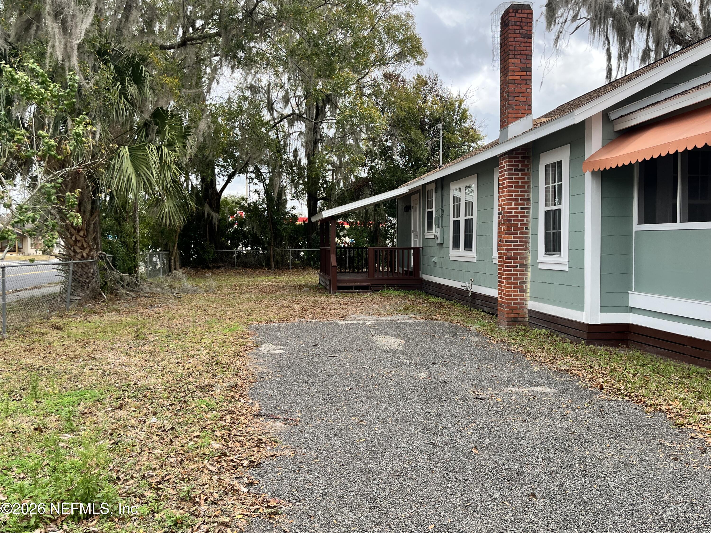 624 North Lake Street Starke, FL 32091 - Photo 6 of 34 a view of a house with a backyard